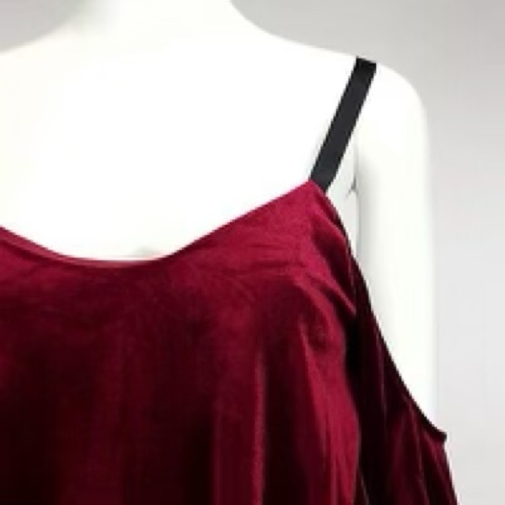#19…$155. Romeo and Juliet Couture Burgundy Velvet Cold Shoulder Open Back - Picture 3 of 8